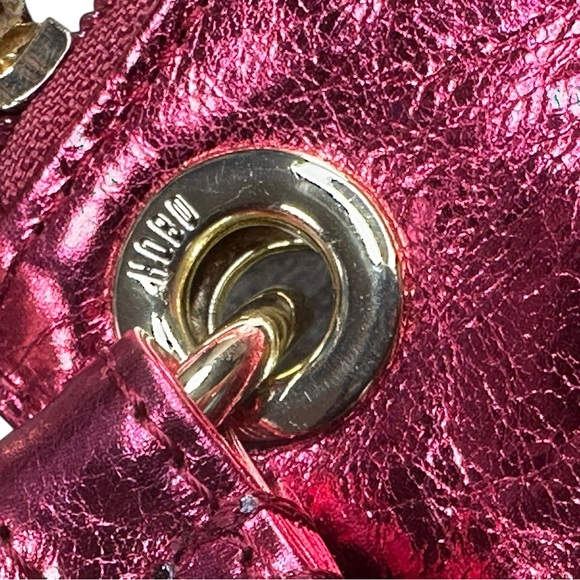 NWT Hobo Vida Wristlet in Metallic Leather - Strawberry Fields - Picture 4 of 7